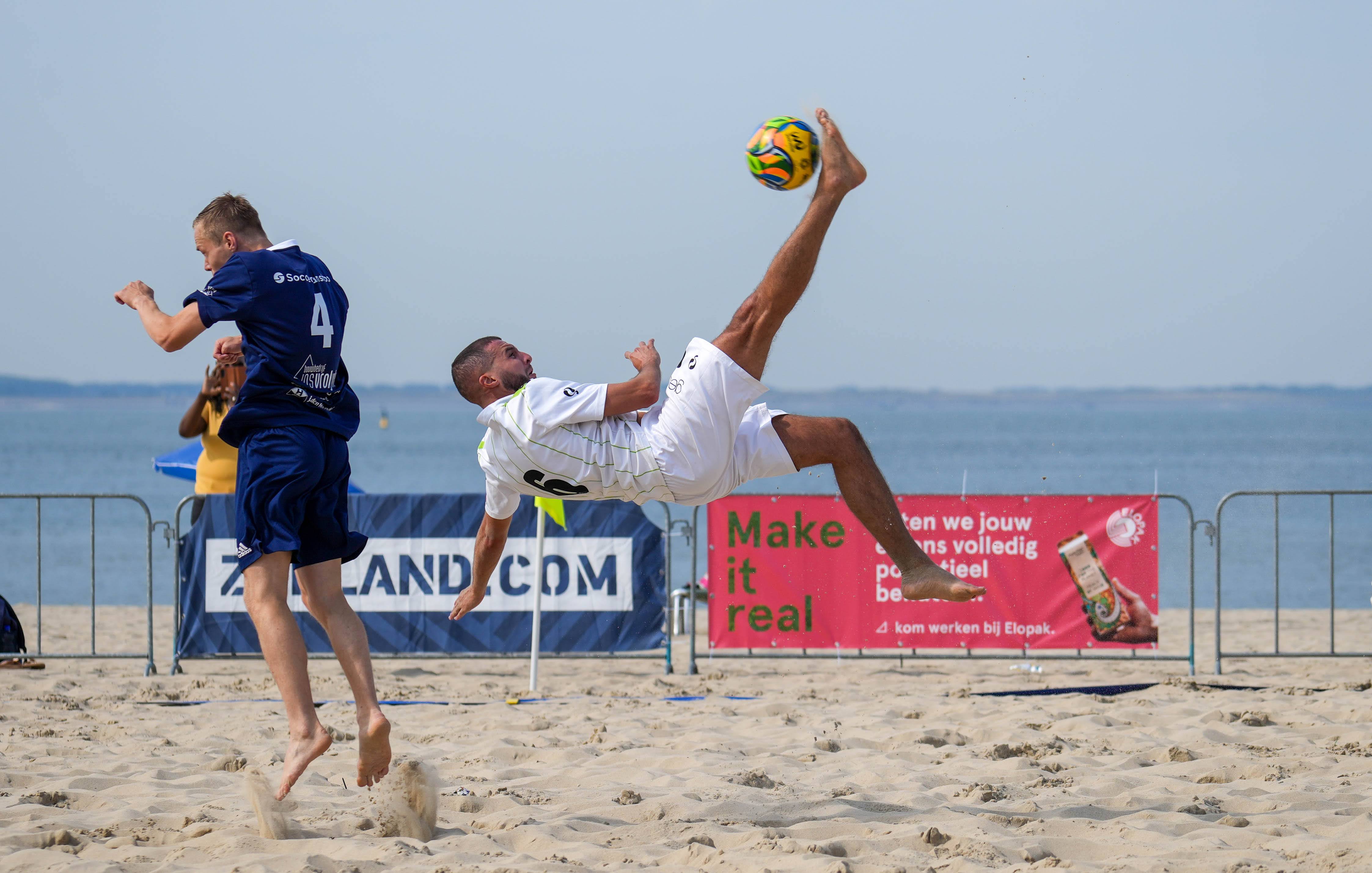 Actieshot Beach Soccer Nederland